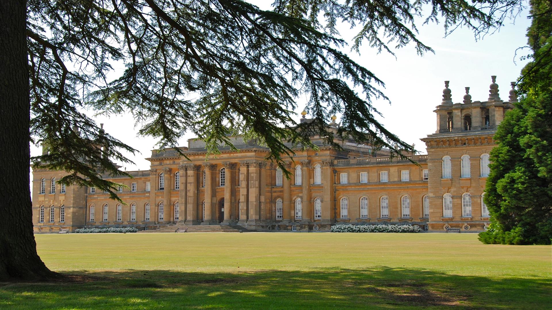 Blenheim Palace & Gardens
